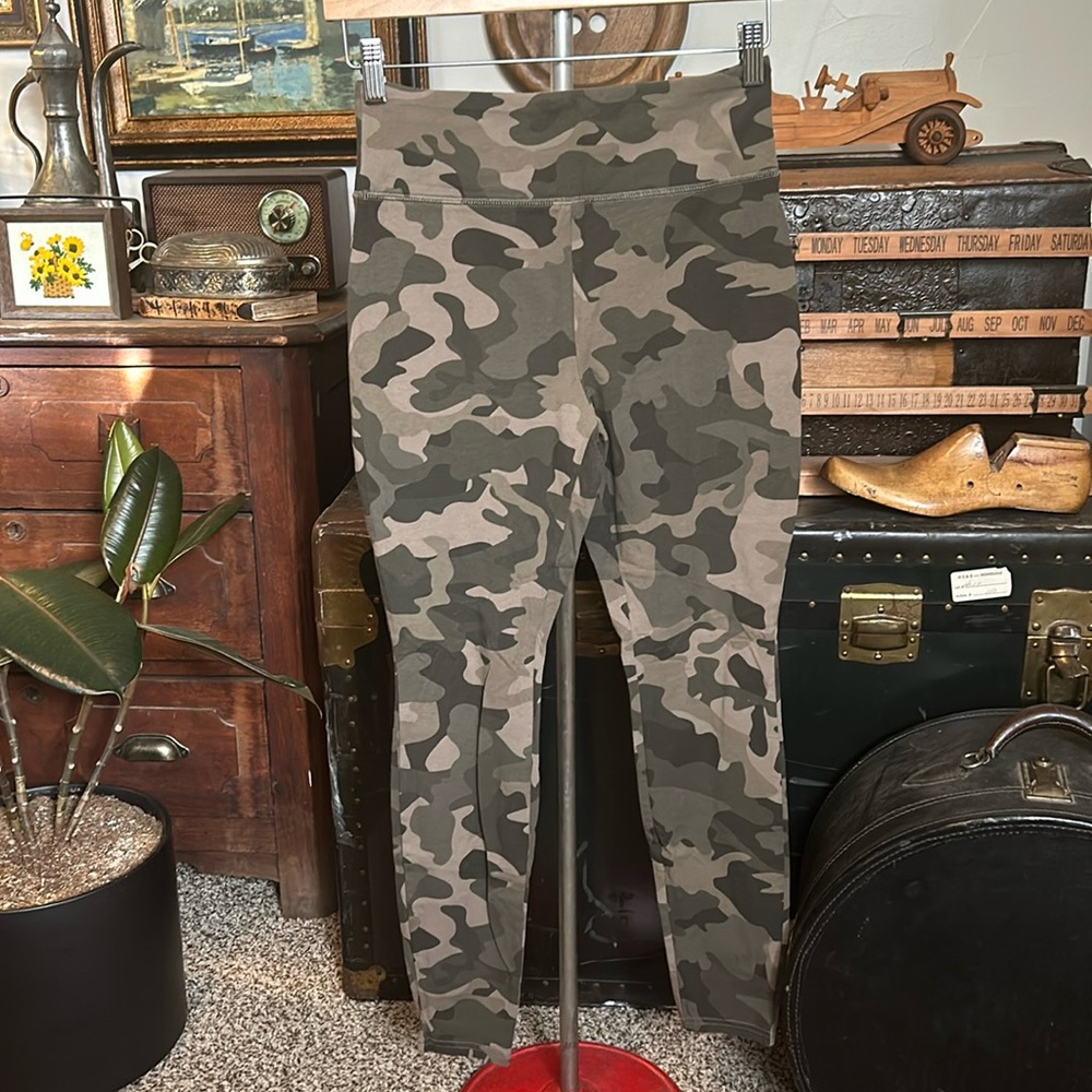 Wild Fable Green Camo Leggings